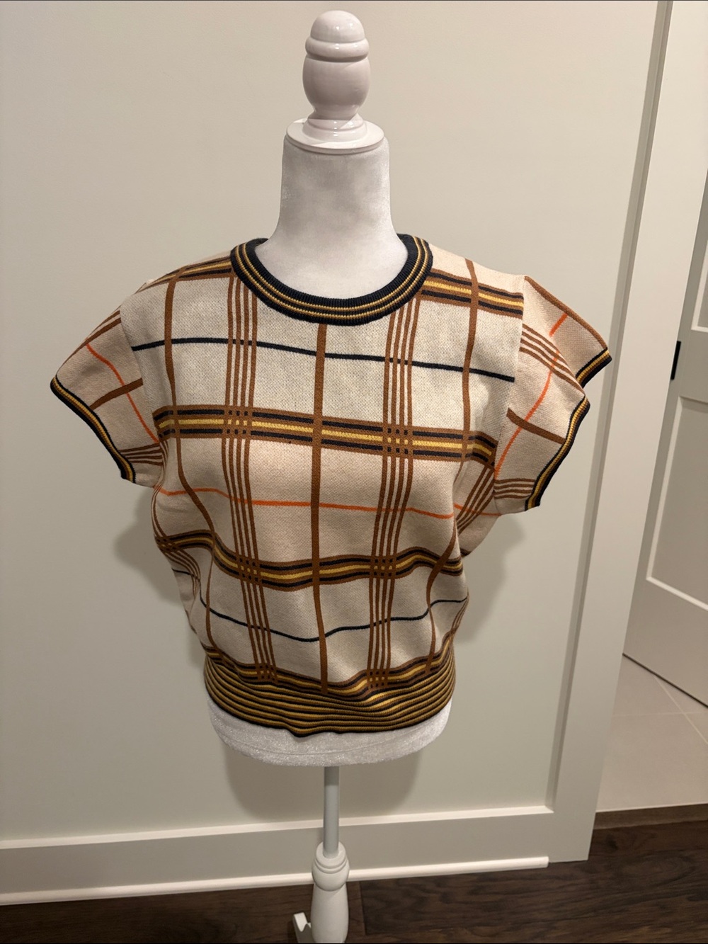 New With Tags THML Plaid Short Sleeve Sweater Sz M